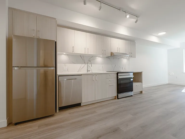 902 Lytton St — Photo 7
