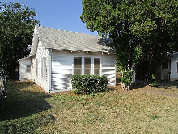 2nd image of 1017 Symonds Pl