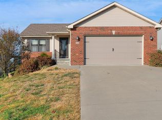 545 Crestfall Dr, Washington, MO 63090
