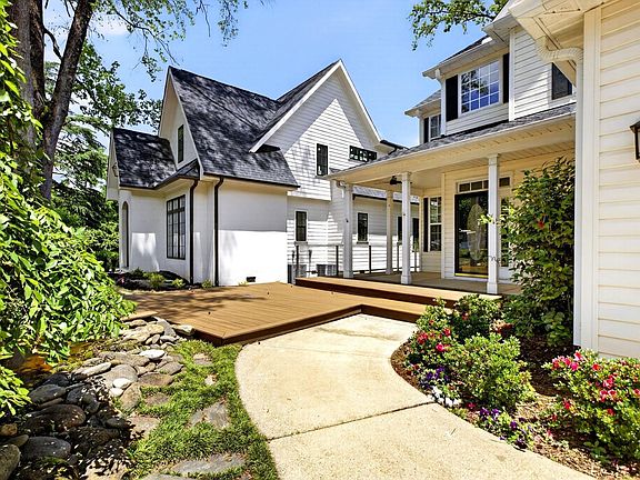 2nd image of 2A Simmons Ct