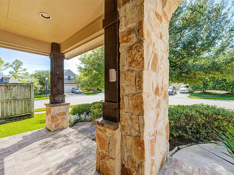 19306 Boulder Bay Ln — Photo 2