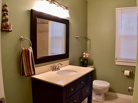 3rd image of 3824 Tiffany Ln