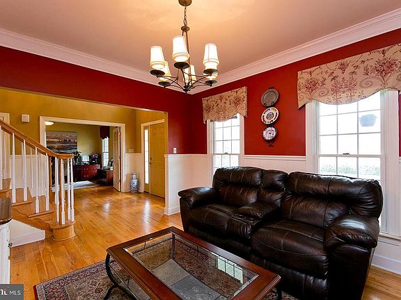 5th image of 108 Cedar Ln