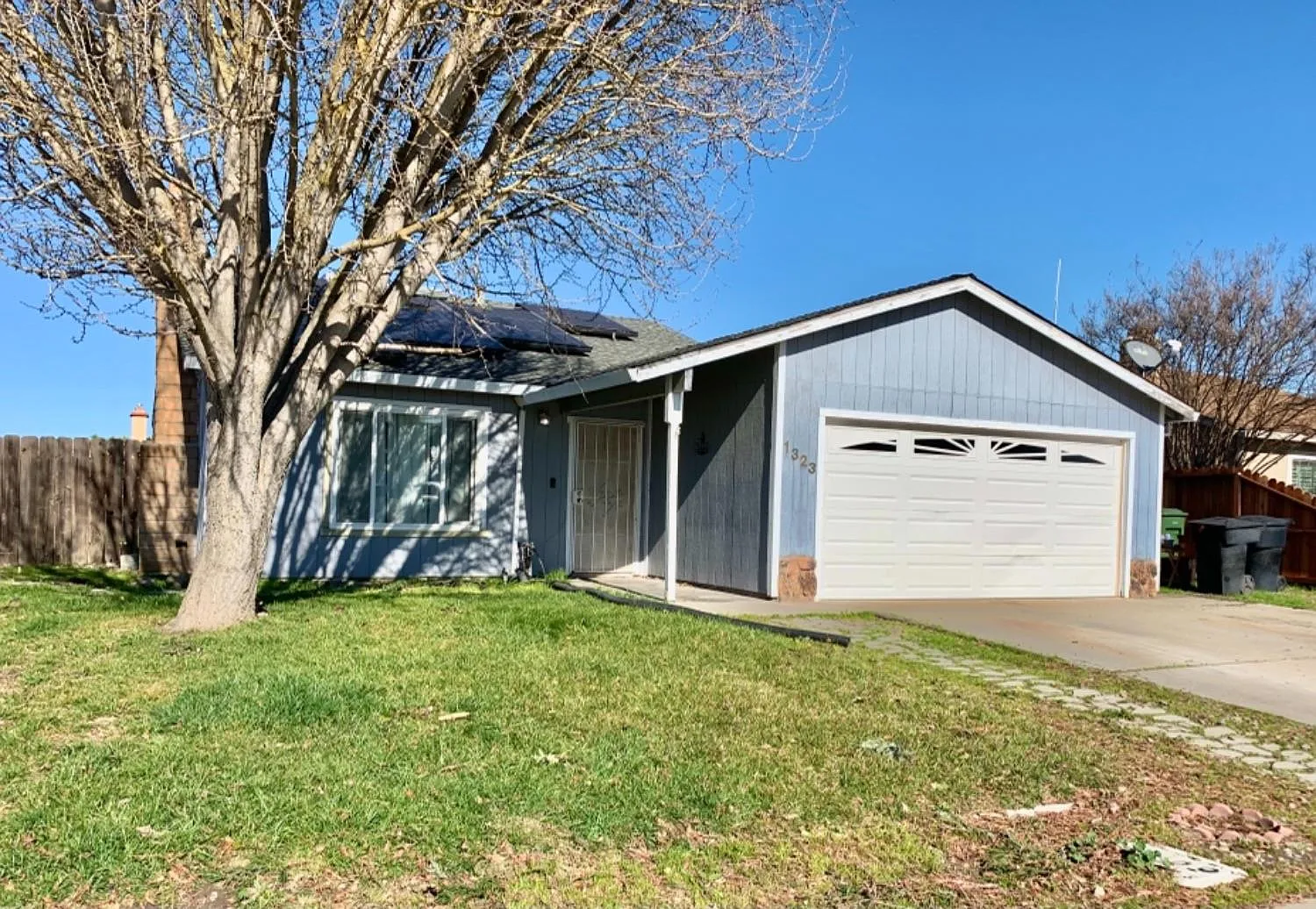 1323 Kathleen Ct photo 1
