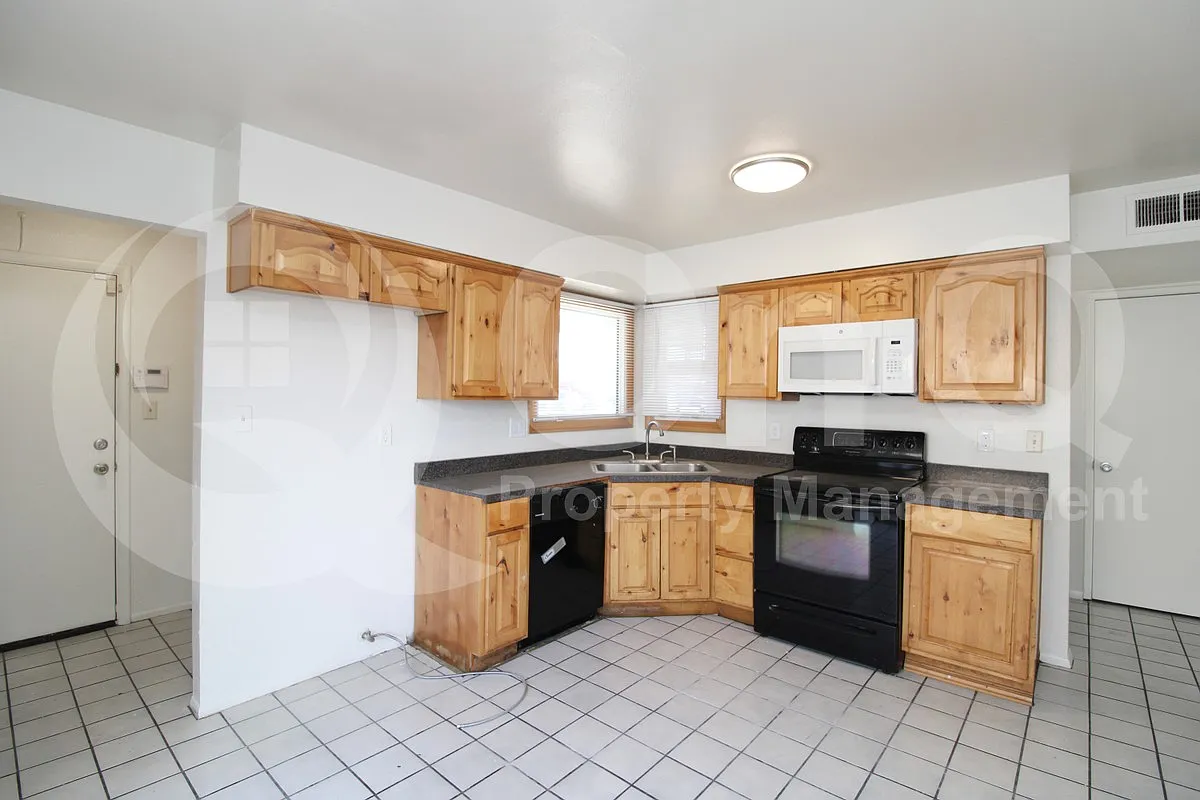4 bed, 2.0 bath, 1584 sqft, $1,745 — Photo 4