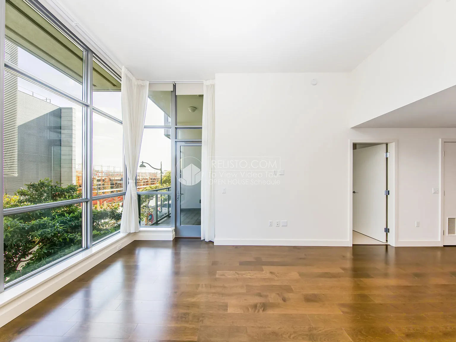 1 bed, 1.0 bath, 886 sqft, $5,350 — Photo 2