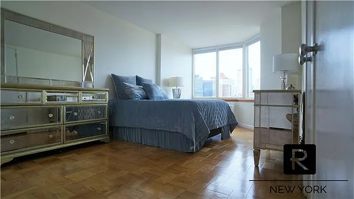 Rented by R New York | media 77