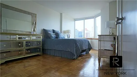 Rented by R New York