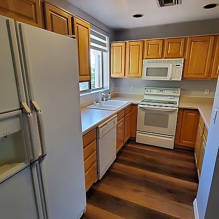 4th image of 7887 N 16th St Unit 226