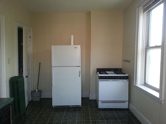 3rd image of 339 Ludlow Ave APT 6