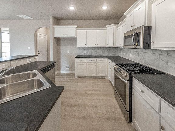 3rd image of 714 E 18th