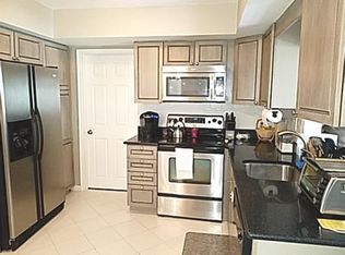 36 Green Woods Dr, Horsham, PA