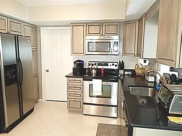 36 Green Woods Dr photo 1
