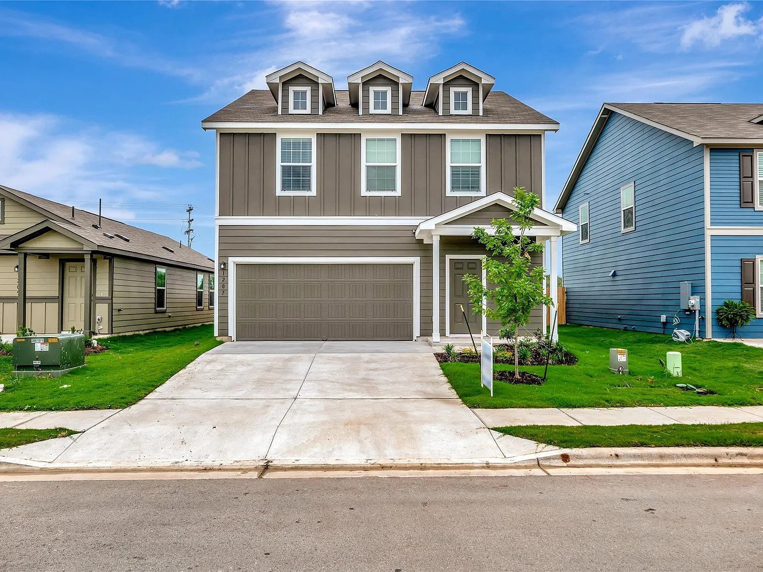 4 bed, 2.5 bath, 1950 sqft, $1,995 — Photo 1