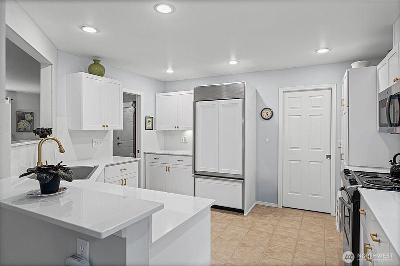 4th image of 5305 N Frace Street
