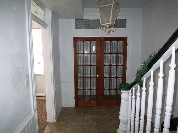 4th image of 451 Washington St
