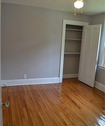 3rd image of 2924 Victoria Ave #1
