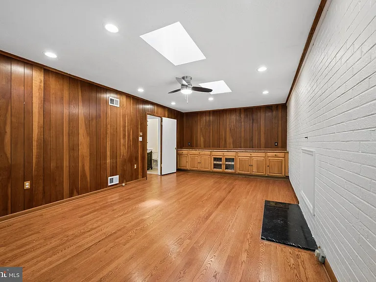 7016 Hopewood St — Photo 29