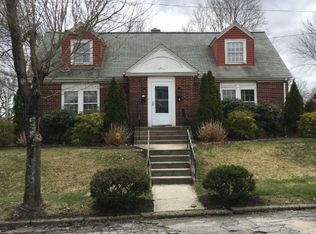 6 Preston Dr, North Kingstown, RI 02852