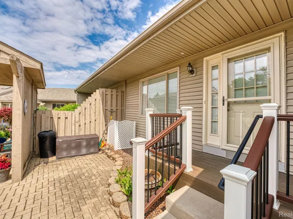 62512 Raleigh Ct #2, South Lyon, MI 48178