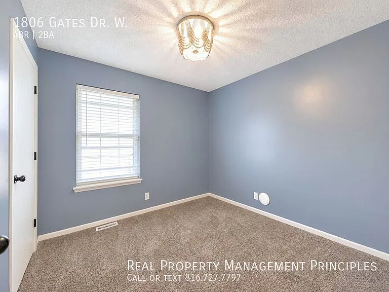 1806 Gates Dr W — Photo 6