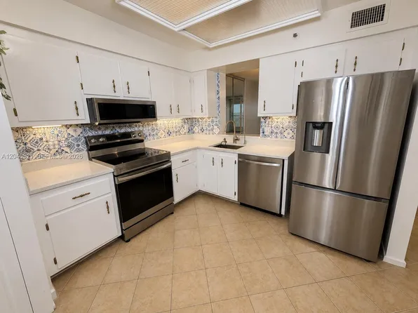 4550 NW 18th Ave APT 606, Pompano Beach, FL 33064