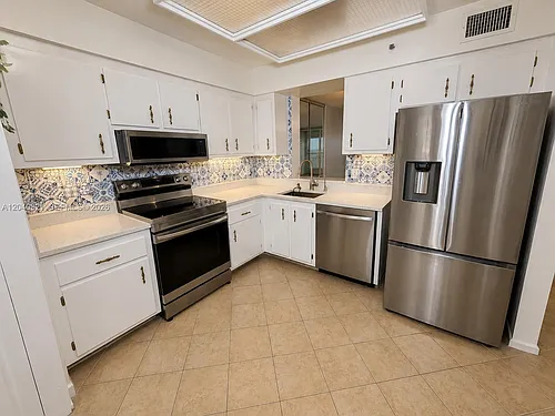 4550 NW 18th Ave #606 Photo 1