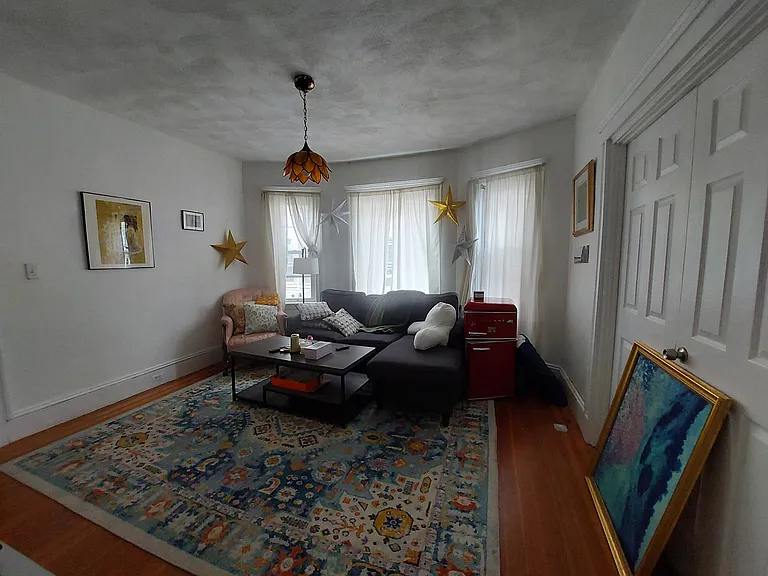 102 W Adams St — Photo 2
