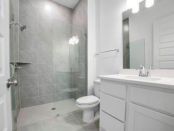 5th image of 813 Ibiza Dr