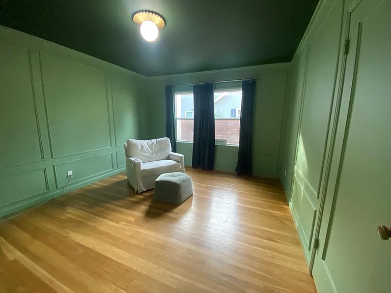 223 E University Ave — Photo 18