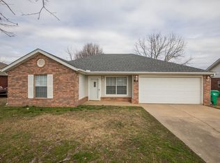 802 Tyler St, Centerton, AR 72719