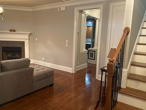5th image of 109 Grove Park Ln