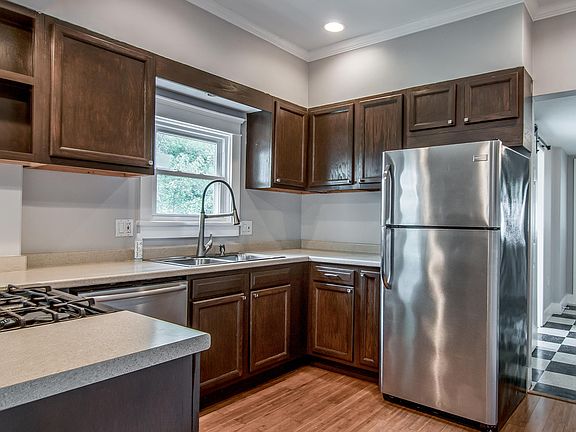 4th image of 215 Maplewood Trce