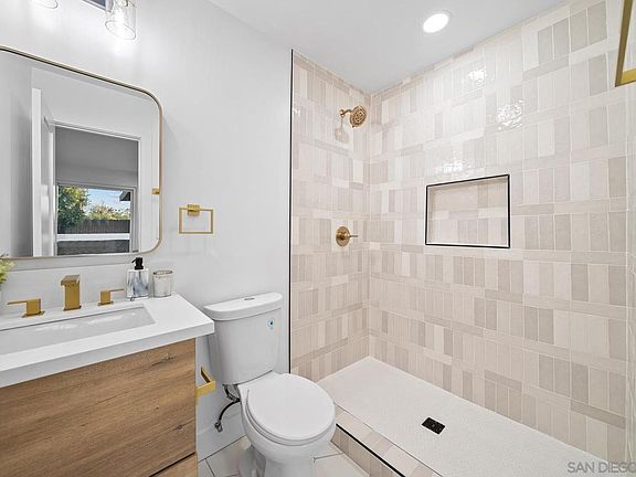 5th image of 4664 Lehrer Dr Unit B