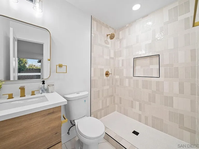 4664 Lehrer Dr #B — Photo 5