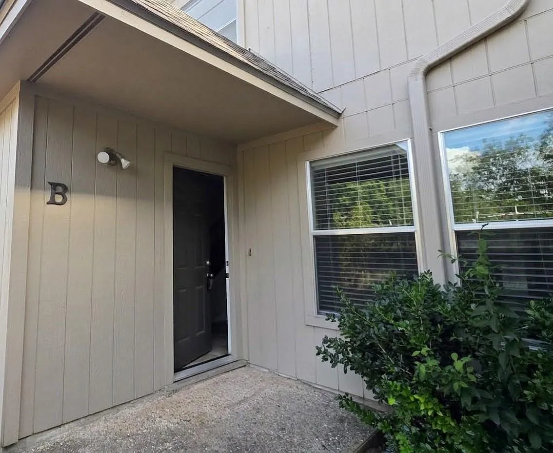 2 bed, 1.5 bath, 1144 sqft, $1,895 — Photo 1