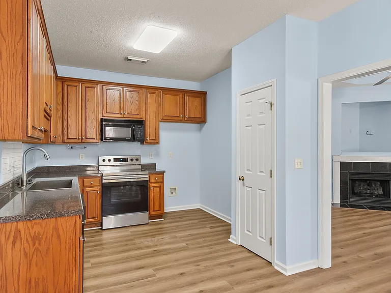 6402 Covington Villas Dr — Photo 12