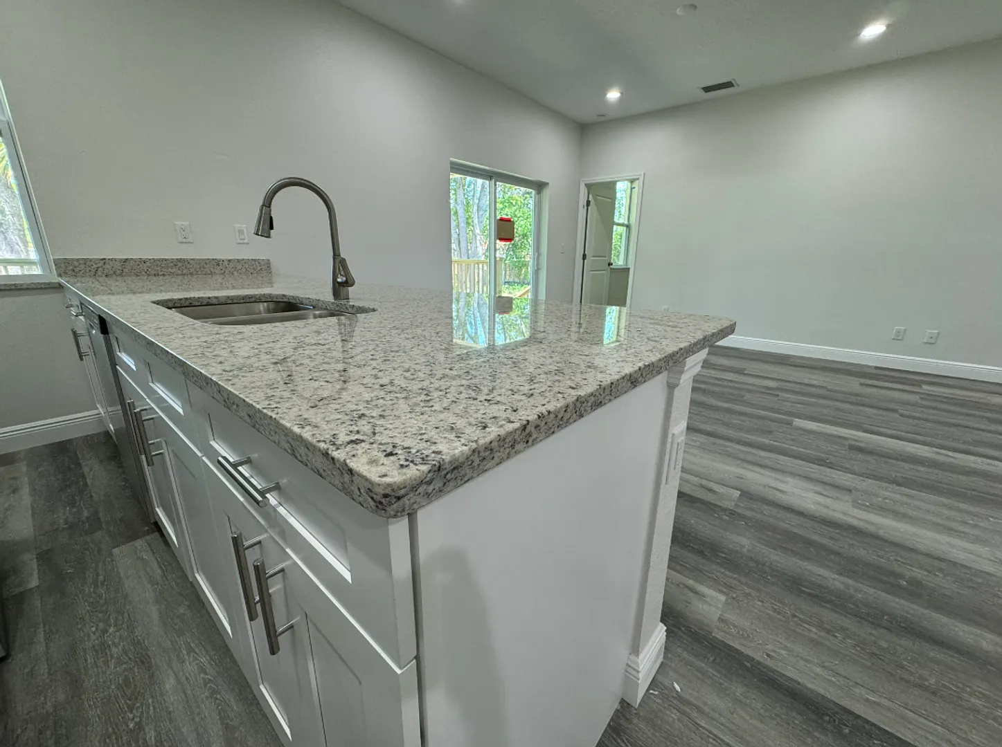 Must See! - Newer Construction Single Family 3bd /2ba — Photo 2