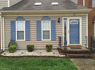 712 Huntly Dr, Chesapeake, VA 23320