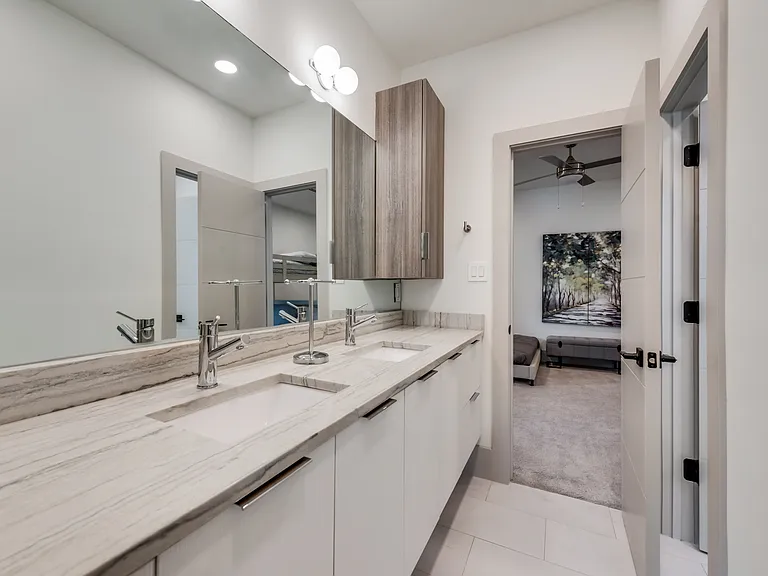 4528 W Amherst Ave — Photo 23