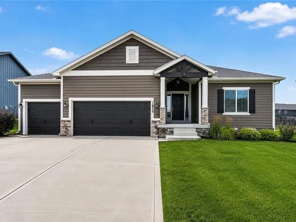 1829 NE Riley Dr, Lees Summit, MO 64086
