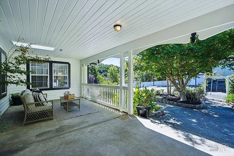 822 Robinson Road - Photo 5