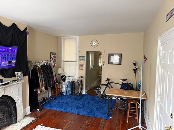 2nd image of 44 Parkin St