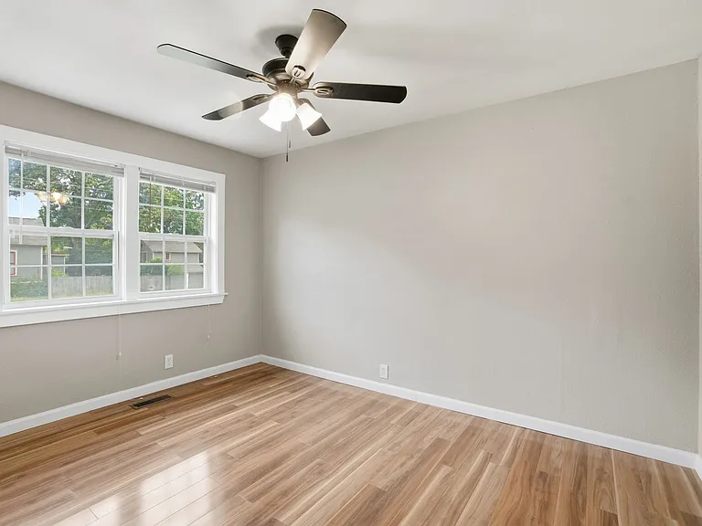 1318-1320 S Summit St — Photo 31