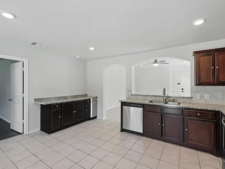 1530 Woodlake Dr — Photo 8