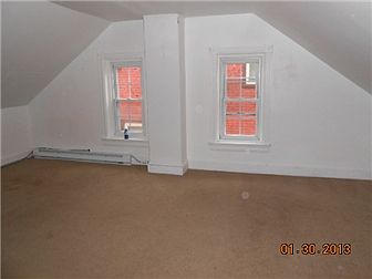 4th image of 556 Elm St