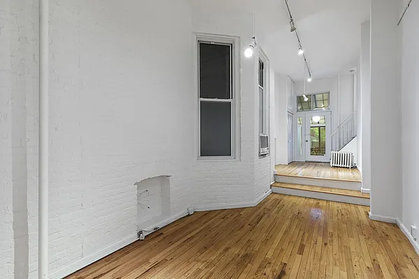 Rented by Avenues Real Estate | media 14