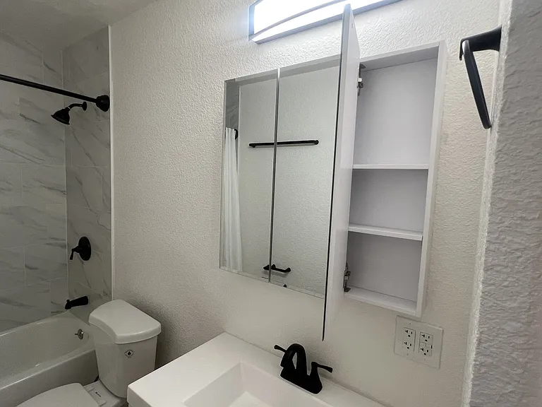 1718 N 26th Pl #10 — Photo 13