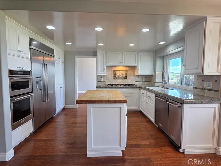 8 Miranda — Photo 11