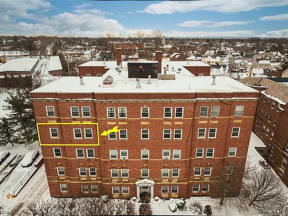 2nd image of 15820 Van Aken Blvd APT 402